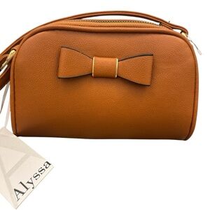 NWT Alyssa Tan Crossbody Adjustable Strap Bow 2 compartments Small Purse
